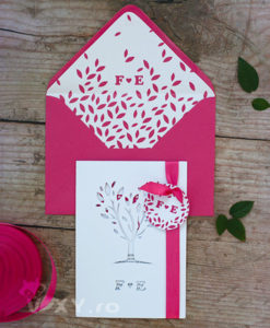 invitatie nunta, invitatie personalizata, invitatie fucsia, invitatie copac, plic personalizat, invitatie nunta decupata