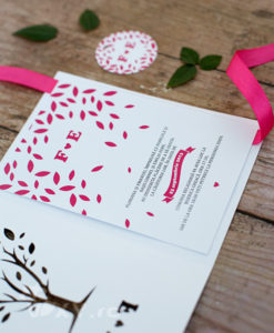 invitatie nunta, invitatie personalizata, invitatie fucsia, invitatie copac, plic personalizat, invitatie nunta decupata