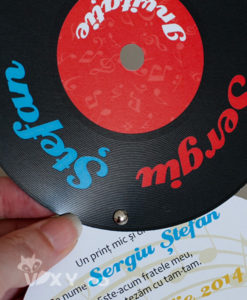 invitatie disc vinil, invitatie personalizata, invitatie botez disc vinil, invitatie nunta disc vinil, vixy.ro, disc vinil, papetarie personalizata botez, invitatii deosebite, invitatie tematica, tema muzicala