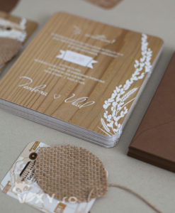 invitatie nunta deosebita, invitatie nunta personalizata, invitatie nunta textura lemn, invitatie nunta lemn si iuta, invitatie nunta handmade, nunta tematica lemn si iuta, vixy.ro, invitatii evenimente personalizate, invitatii lemn si iuta, invitatii speciale