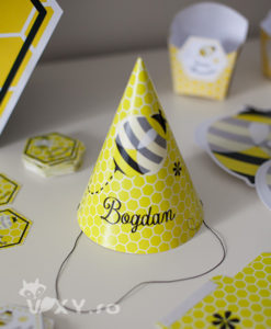 coif personalizat petreceri, coif petrecere, vixy.ro, tema botez albinute, botez albinute, petreceri deosebite, coif personalizat nume copii, coif albinuta, petreceri tematice albinute