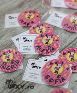 insigne personalizate Minnie Mouse, ecusoane personalizate Minnie Mouse, insigne copii tema Minnie, Mickey Mouse, Minnie Mouse, petreceri tematice, vixy.ro, insigne pentru copii
