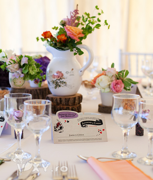 Alice in tara minunilor, tema nunta, petreceri tematice, petreceri personalizate, alice in tara minunilor, papetarie personalizata, vixy.ro, vixy design, papetarie alice in tara minunilor, meniu Alice in Tara Minunilor, place card personalizat, place card tip plic de bani, plic Alice, plic Alice in tara minunilor, meniu Alice in tara minunilor, invitatie alice in tara minunilor, invitatie palarie, numar masa alice in tara minunilor, numar masa personalizat nunta, nunta, botez alice in tara minunilor, petrecere alice in tara minunilor, candy bar alice in tara minunilor, palarierul nebun, meniu alice si palarierul, pachete petreceri, pachete papetarie nunta