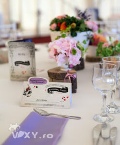 Alice in tara minunilor, tema nunta, petreceri tematice, petreceri personalizate, alice in tara minunilor, papetarie personalizata, vixy.ro, vixy design, papetarie alice in tara minunilor, meniu Alice in Tara Minunilor, place card personalizat, place card tip plic de bani, plic Alice, plic Alice in tara minunilor, meniu Alice in tara minunilor, invitatie alice in tara minunilor, invitatie palarie, numar masa alice in tara minunilor, numar masa personalizat nunta, nunta, botez alice in tara minunilor, petrecere alice in tara minunilor, candy bar alice in tara minunilor, palarierul nebun, meniu alice si palarierul, pachete petreceri, pachete papetarie nunta