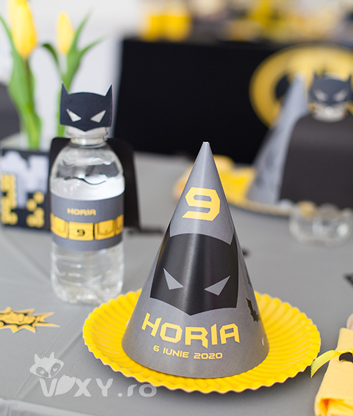 petreceri tematice, petreceri personalizate, batman, petrecere batman, papetarie batman, coif batman, ghirlanda batman, briose batman, etichete batman, etichete personalizate, ghirlanda personalizata, ghirlanda nume, cutii popcorn batman, popcorn batman, cutii personalizate batman, vixy.ro, candy bar, candy bar batman, aniversare batman,petrecere galben si negru, petreceri copii