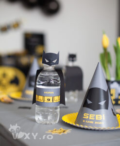 petreceri tematice, petreceri personalizate, batman, petrecere batman, papetarie batman, coif batman, ghirlanda batman, briose batman, etichete batman, etichete personalizate, ghirlanda personalizata, ghirlanda nume, cutii popcorn batman, popcorn batman, cutii personalizate batman, vixy.ro, candy bar, candy bar batman, aniversare batman,petrecere galben si negru, petreceri copii