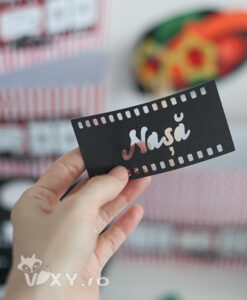 tema cinema, nunta tematica, nunta cinema, nunti tematice, nunti cinema, eveniment tematic cinema, vixy.ro, vixy design, numar masa cinema, botez cinema, tema nunta cinema, cutie popcorn cinema, eveniment personalizat cinema, cutie dar camera cinema, role cinema, role decor tema cinema, role film cinema, camera film cinema, camera film cutie, cutie personalizata cinema, cutie de dar cinema, meniu cinema, botezuri tematice, nunti tematice, oscar, cinematograf tematic, place card mire, place card mireasa, place card, place card decupat, place card nas, place card nasa, place carduri decupate