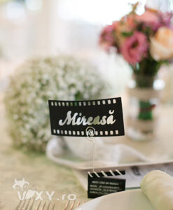 tema cinema, nunta tematica, nunta cinema, nunti tematice, nunti cinema, eveniment tematic cinema, vixy.ro, vixy design, numar masa cinema, botez cinema, tema nunta cinema, cutie popcorn cinema, eveniment personalizat cinema, cutie dar camera cinema, role cinema, role decor tema cinema, role film cinema, camera film cinema, camera film cutie, cutie personalizata cinema, cutie de dar cinema, meniu cinema, botezuri tematice, nunti tematice, oscar, cinematograf tematic, place card mire, place card mireasa, place card, place card decupat, place card nas, place card nasa, place carduri decupate, role cinema, role film cinema, role film cinema decor, decor nunta cinema
